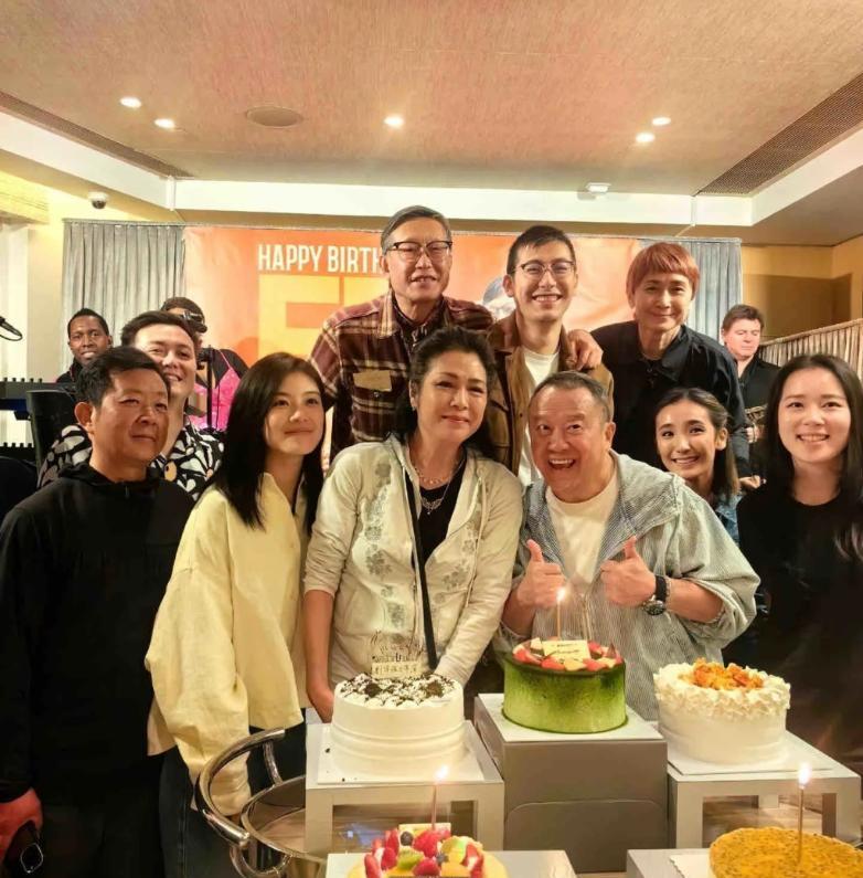 导演刘伟强65岁生日宴会，群星云集。#刘伟强#
图片可见有曾志伟，郑伊健，谢天华