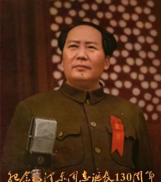 [微风]毛主席在军事上的5大疑问：
毛泽东，一个名字足以让人心跳加速。他没上过军