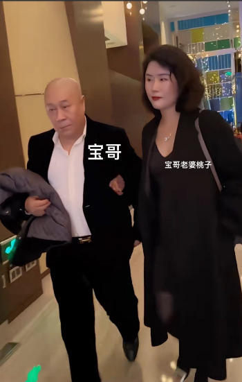 北京李宝敏，外号宝哥，曾经朝阳区顶级老炮。宝哥模样普通，个头不高，光头油腻男、说