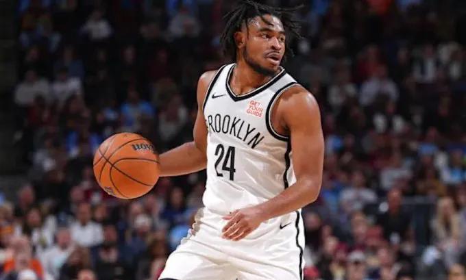 托马斯：我场均24+3+4拿个2500万不过分吧！我还那么年轻。
NBA球队老板