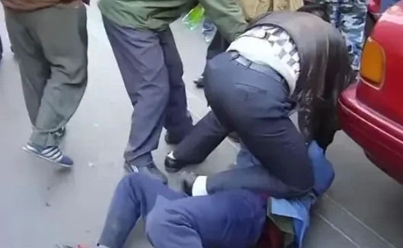 “冲动是魔鬼！”河南商丘，男子发现妻子出轨，在外务工时，通过家里的监控看到妻子外