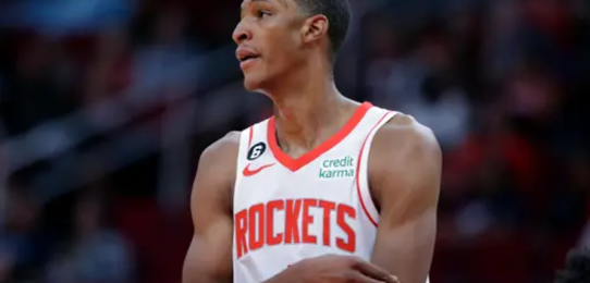 据《The Athletic》的凯利·伊科透露，菲尼克斯太阳队有意在与休斯顿火箭