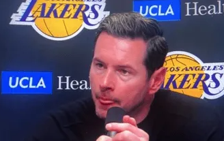 NBA常规赛，全场战罢，湖人以91-107不敌马刺。
赛后，湖人主帅JJ-雷迪克