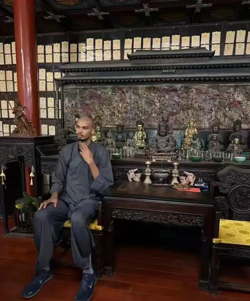 曝NBA马刺队文班亚马将在少林寺闭关修行10天，已完成剃度，团队人员已离开少林寺