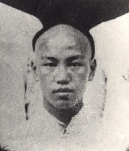 年少时期的蒋中正，留学日本士官学校。