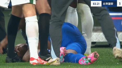 火爆！中超再现1大规模冲突：安保进场，比赛中断5分钟！