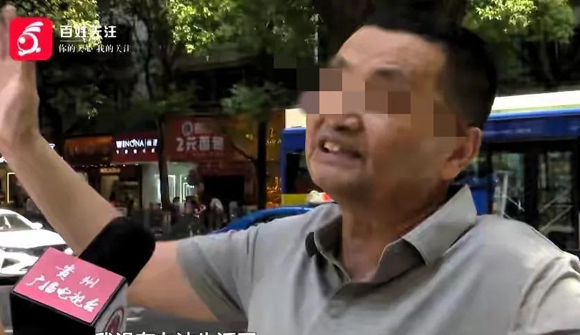 2024年贵州贵阳，3楼和4楼闹矛盾，3楼把下水道堵上了，4楼开始反水，疏通也不