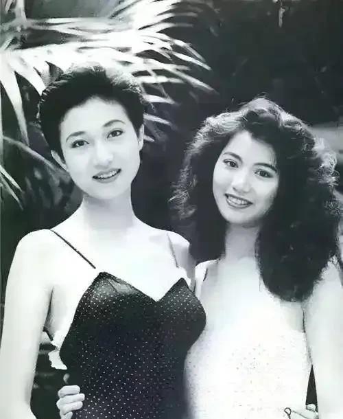 这是吴绮莉年轻时的照片，真的好靓呀，比成龙老婆林凤娇年轻时漂亮很多倍。真的搞不懂