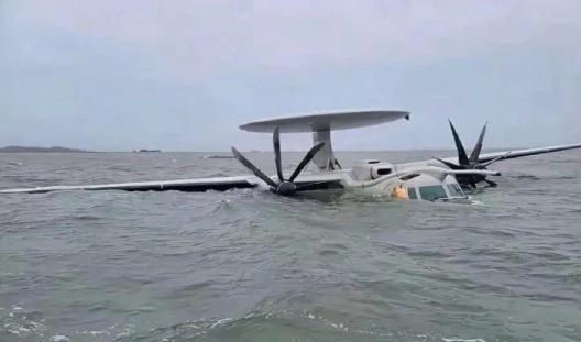 空警600掉海里了？如何一眼识破西方谣言，其实一个办法最好使。
最近，因为福建舰