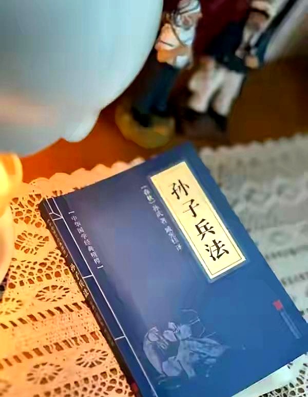 有人说，想改命得找个好伴侣。这说法有点意思，但总觉得少了点什么。你想啊，全指望另