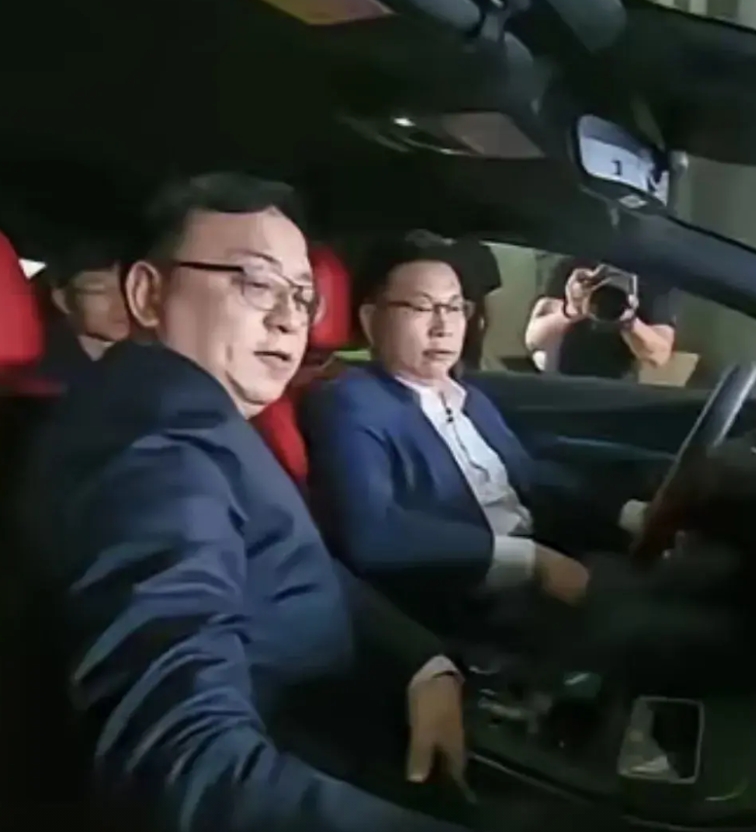 余承东，不是不想，也不是没这个本事，而是根本就想都不想？

事实上，也是这样，余
