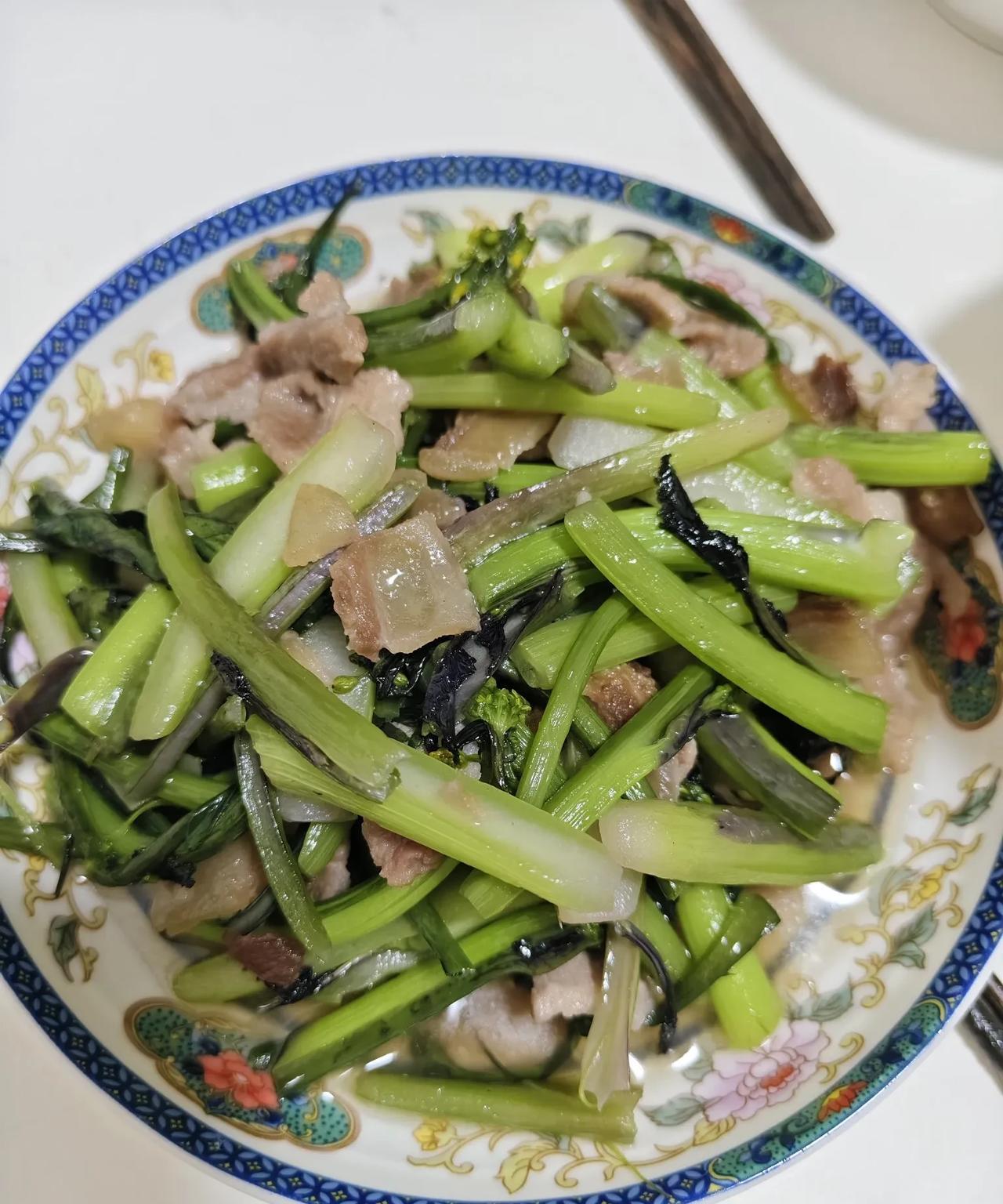 湖北的红菜苔是不是比其他地方的好吃些，记得去年朋友去湖北农村探亲回来后送了一把红