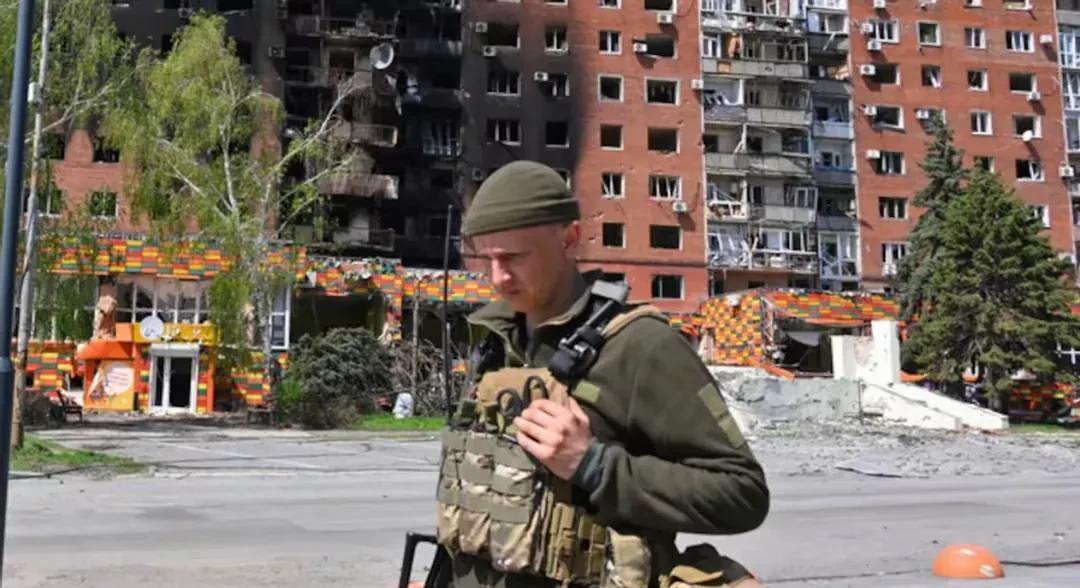 俄乌鏖战红军城，俄军猛攻乌军侧翼，未来50天可能会围城