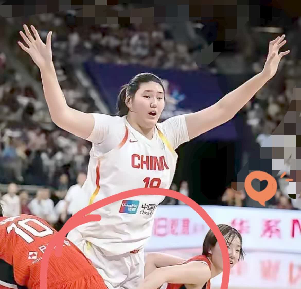 傻子都知道该给张子宇传球，
可场上那帮人偏不！
昨晚那画面看得人窝火——18