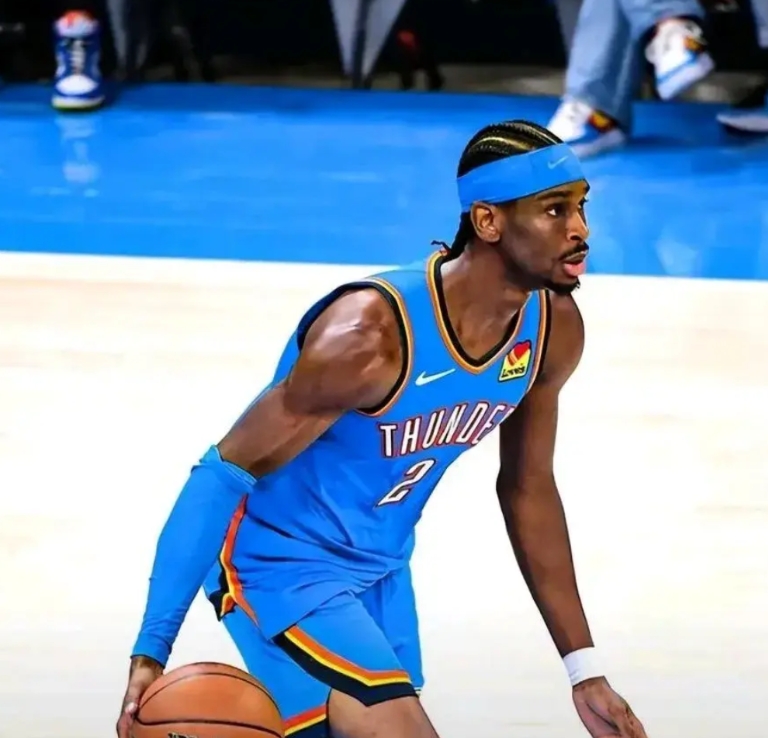 怎么感觉今年的NBA总决赛，
看得寡淡无味呢？
今天的G3打得还是比较胶着的，