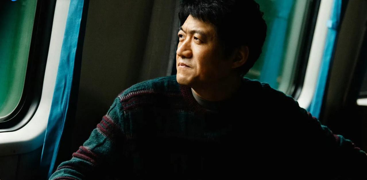 《棋士》：王宝强真是越来越疯了！
他饰演的崔业，自从成功“骗”到王红羽的300万