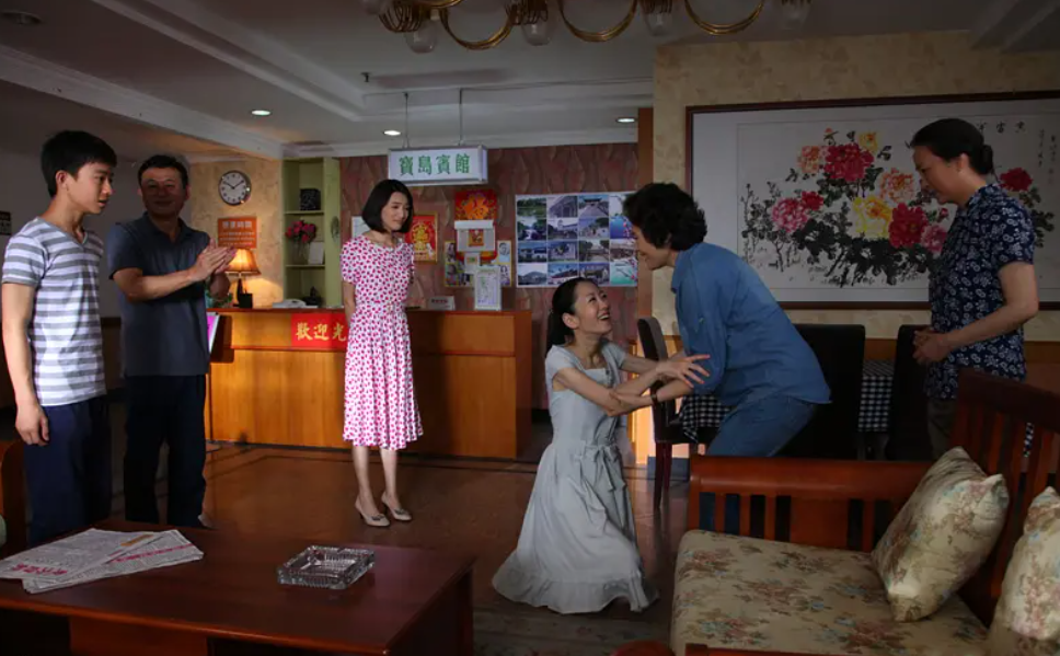    从情感上来说《原乡》这个剧真的很成功！始终贯穿着想家想母亲没有错！但还是觉