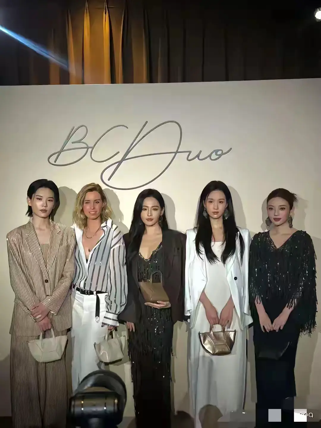 这几位明星，也只有陈都灵最漂亮了