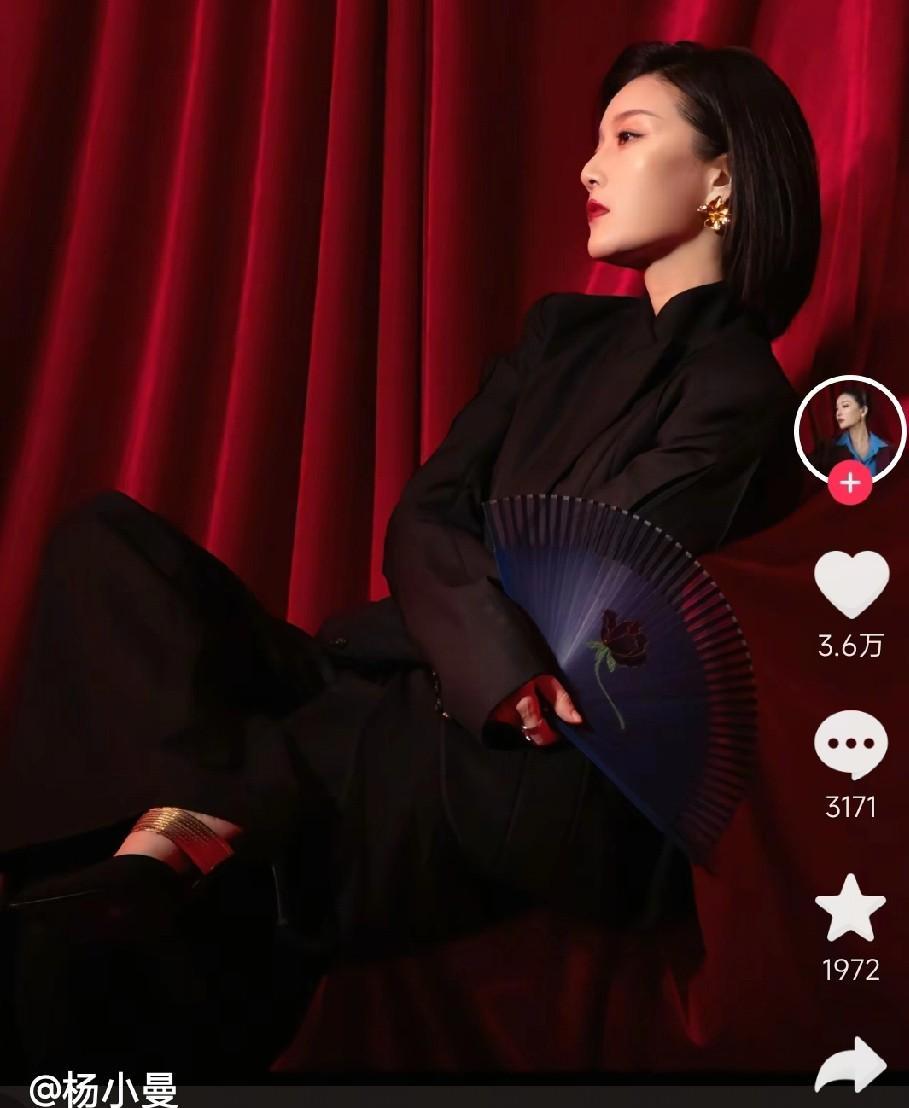 这对千万大网红居然要离婚了？
前两天歌手杨小曼开了场大直播，请来了不少歌手朋友助