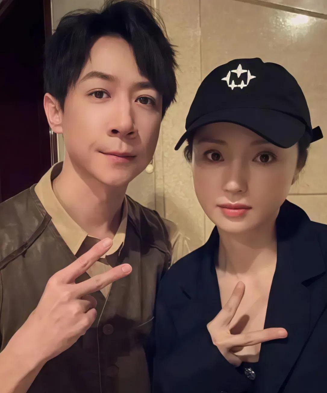 #董璇自曝再婚后与丈夫分开住# #董璇说张维伊粘人# 刚刚和年下弟弟张维伊结婚的