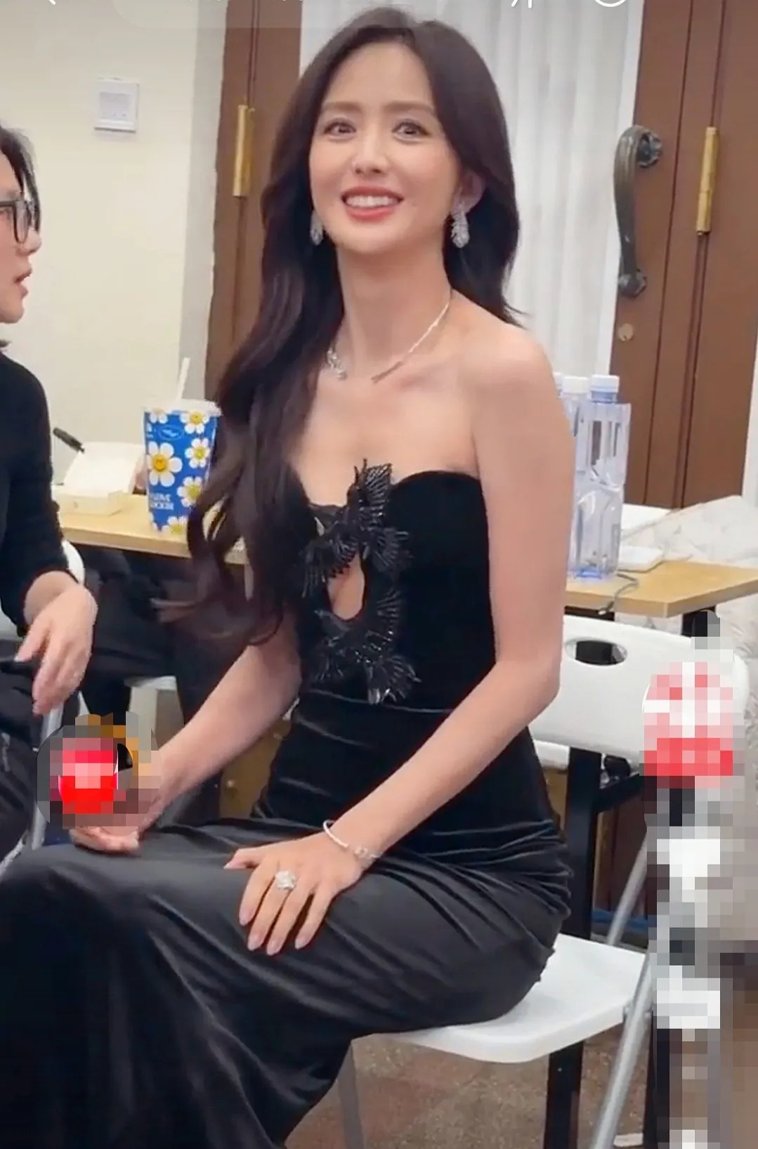 佟丽娅离婚后事业更上一层楼











我的天哪！娱乐圈这是怎么了？佟