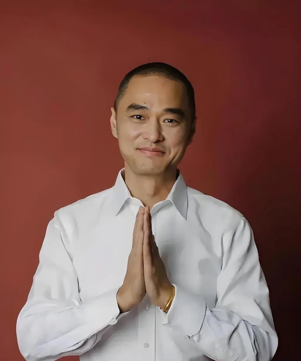 冯唐说：心定，则万事可成。
成事的尽头，是心定。如果心神涣散，飘摇不定，再多的资