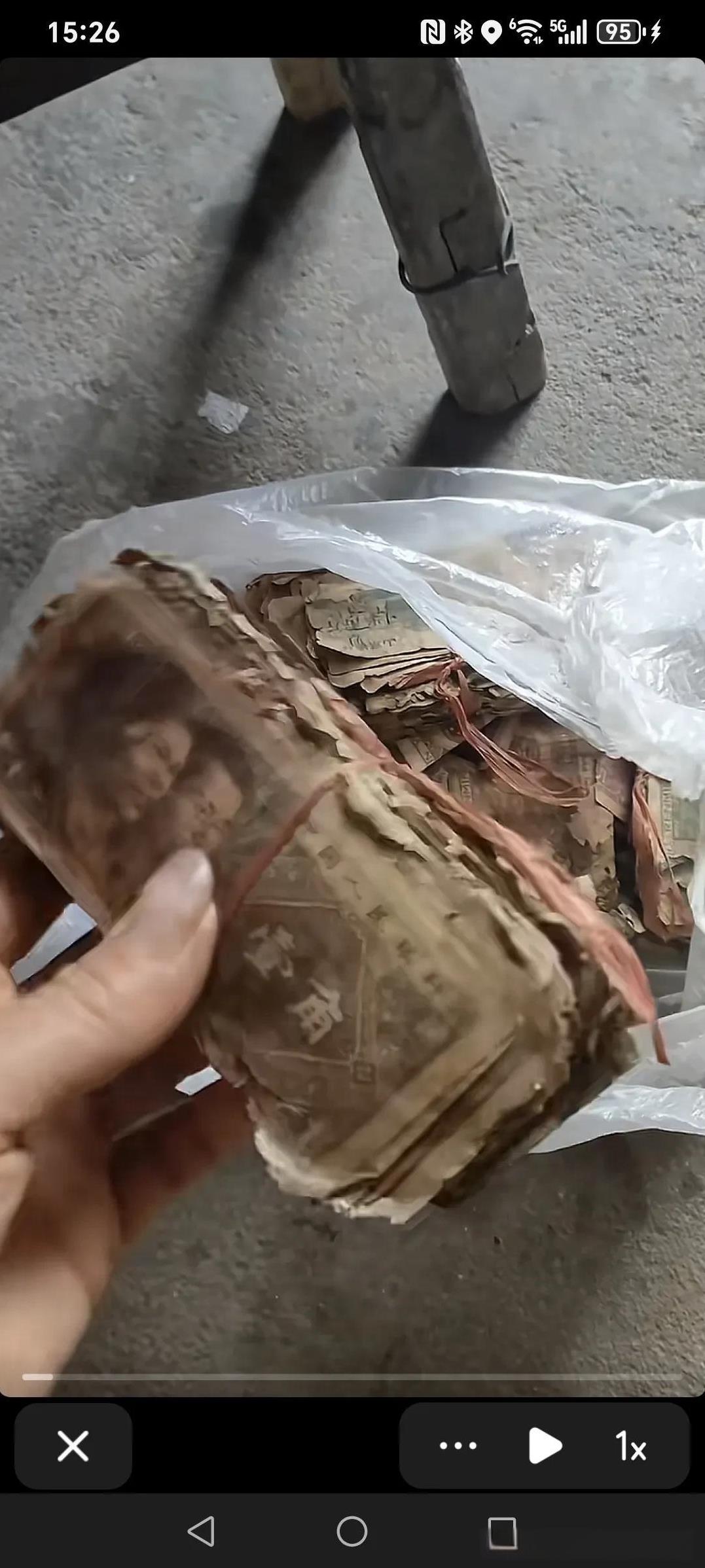 父亲走了，既在意料之内， 又来个措手不及。我把你这一辈子最珍贵的钱找出来了。
 