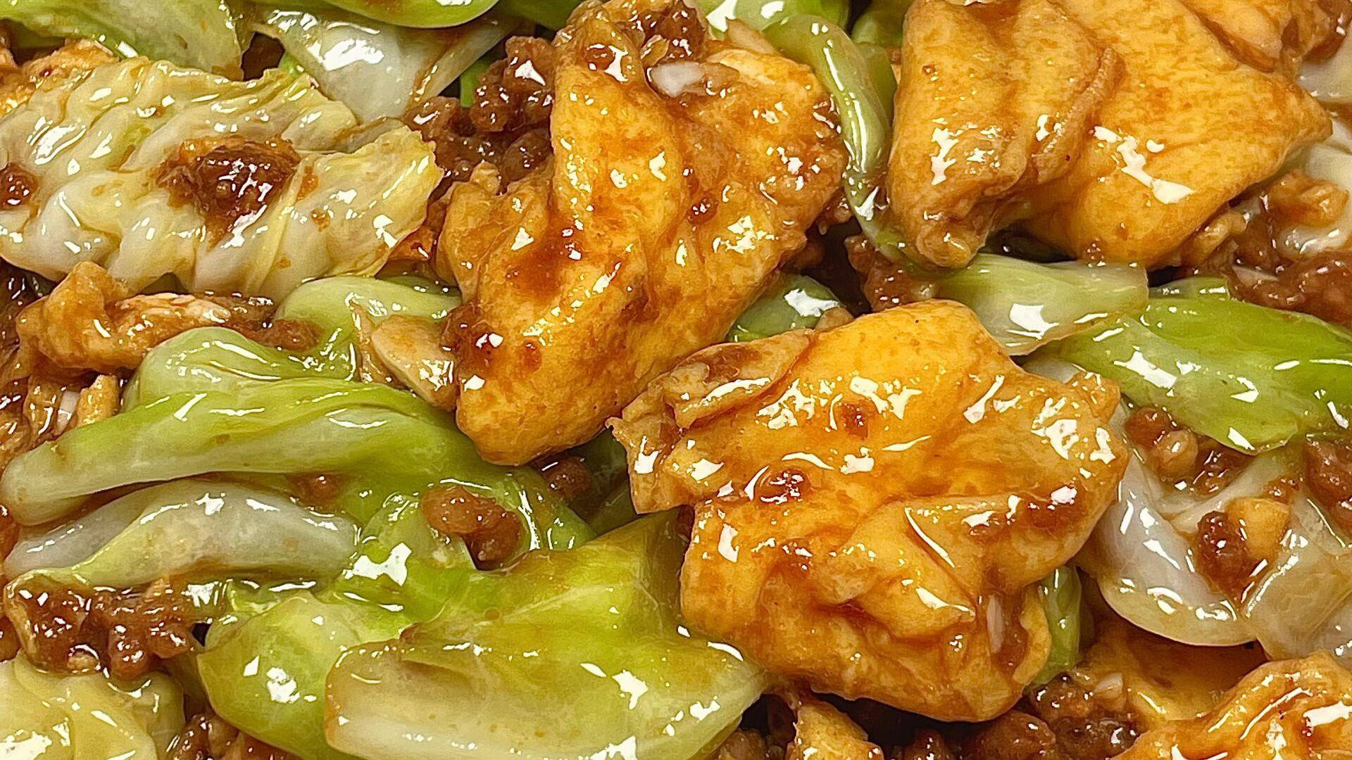 肉末鸡蛋炒包菜，这盘土菜里藏着最浓的人间烟火气