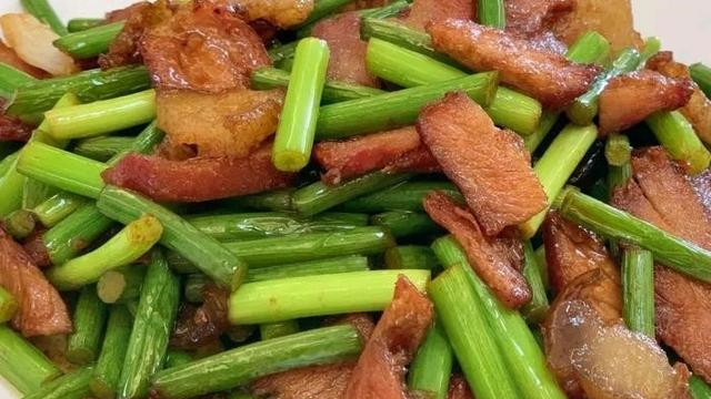 冬日必尝家常美味蒜薹炒腊肉这样做香到舔盘