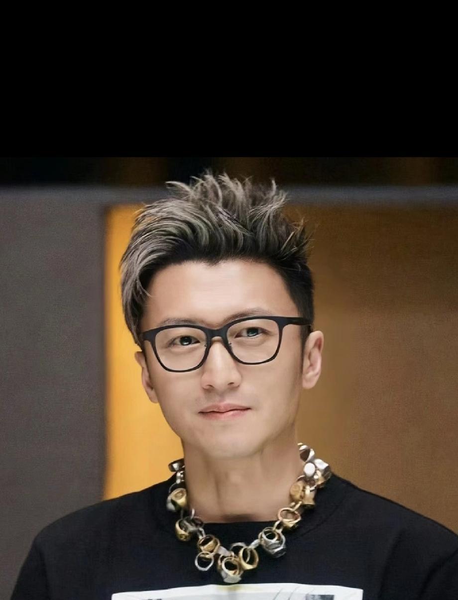 还好有个谢霆锋，
可以作为刘德华的接班人，两人的口碑，外形，受欢迎程度，各方面都