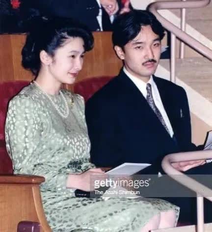 当年的俊男美女，文仁和纪子。
我知道纪子年轻的时候长得不错，没想到文仁竟然也还