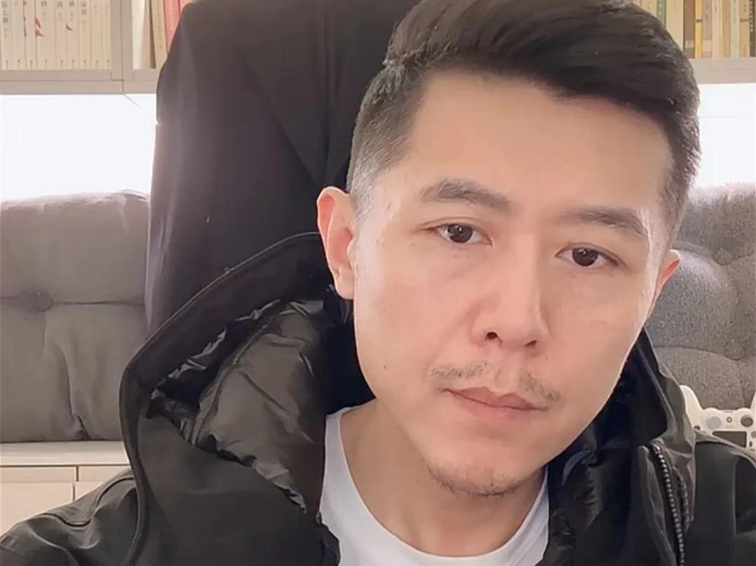 一位25岁的姑娘连线大冰，自己打游戏认识了一个29岁的男孩子，网恋了一年，然后见