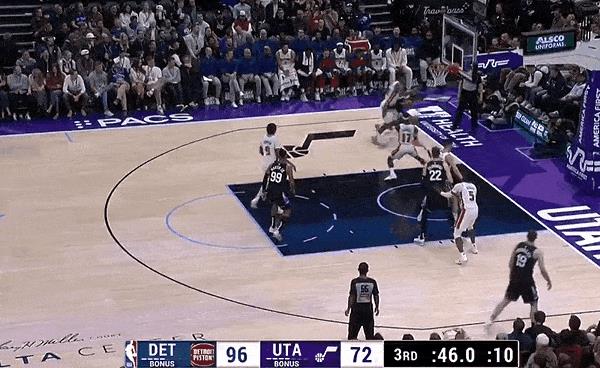 抢断反击！奥尔萨真比哥哥阿门强！
在今天NBA常规赛活塞对阵爵士的第三节比赛中，