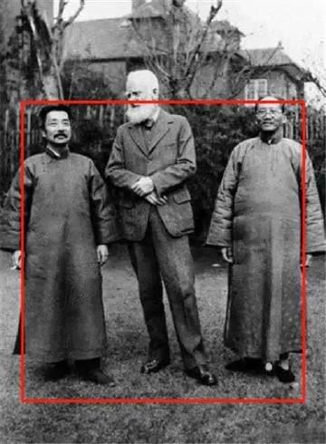 鲁迅身高究竟是多少？说出来你或许不信，但老照片不会说谎。

若单看照片，很难看出