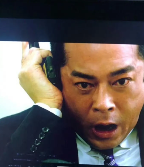 古天乐手机的充电口太出镜了