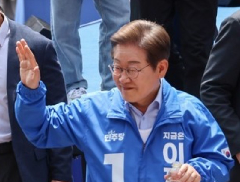 当韩国总统真够呛











天呐，韩国政治简直是一团乱麻！新总统上任