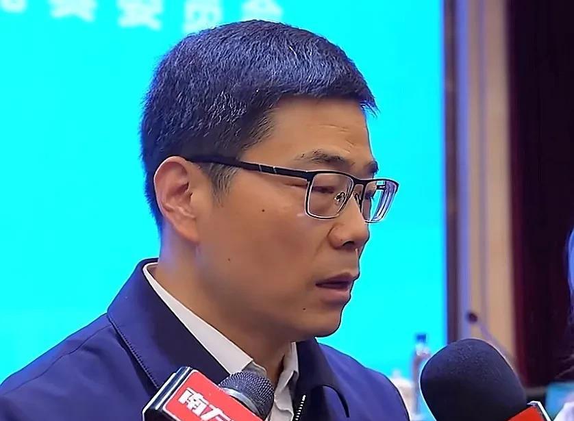 [微风]不鸣则已 ，一鸣惊人！
     国家体委总局秘书出身的郭振明，平时不善
