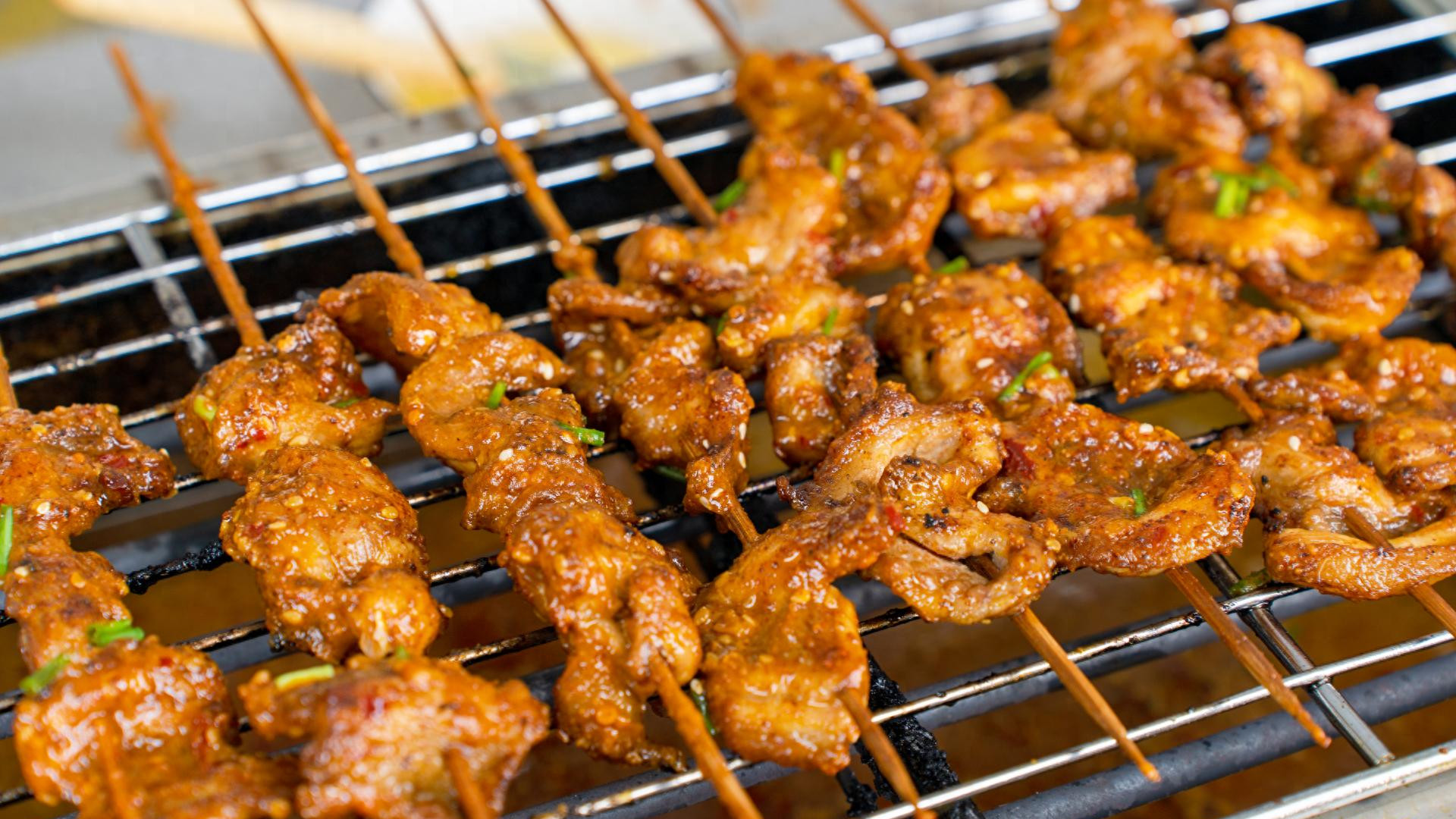 带果香的烧烤也能叫地道烧烤？在神奇的八桂大地上，事实还果真如此