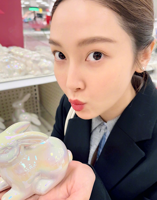 杰西卡郑秀妍的街拍美照，这状态真的超好的！
