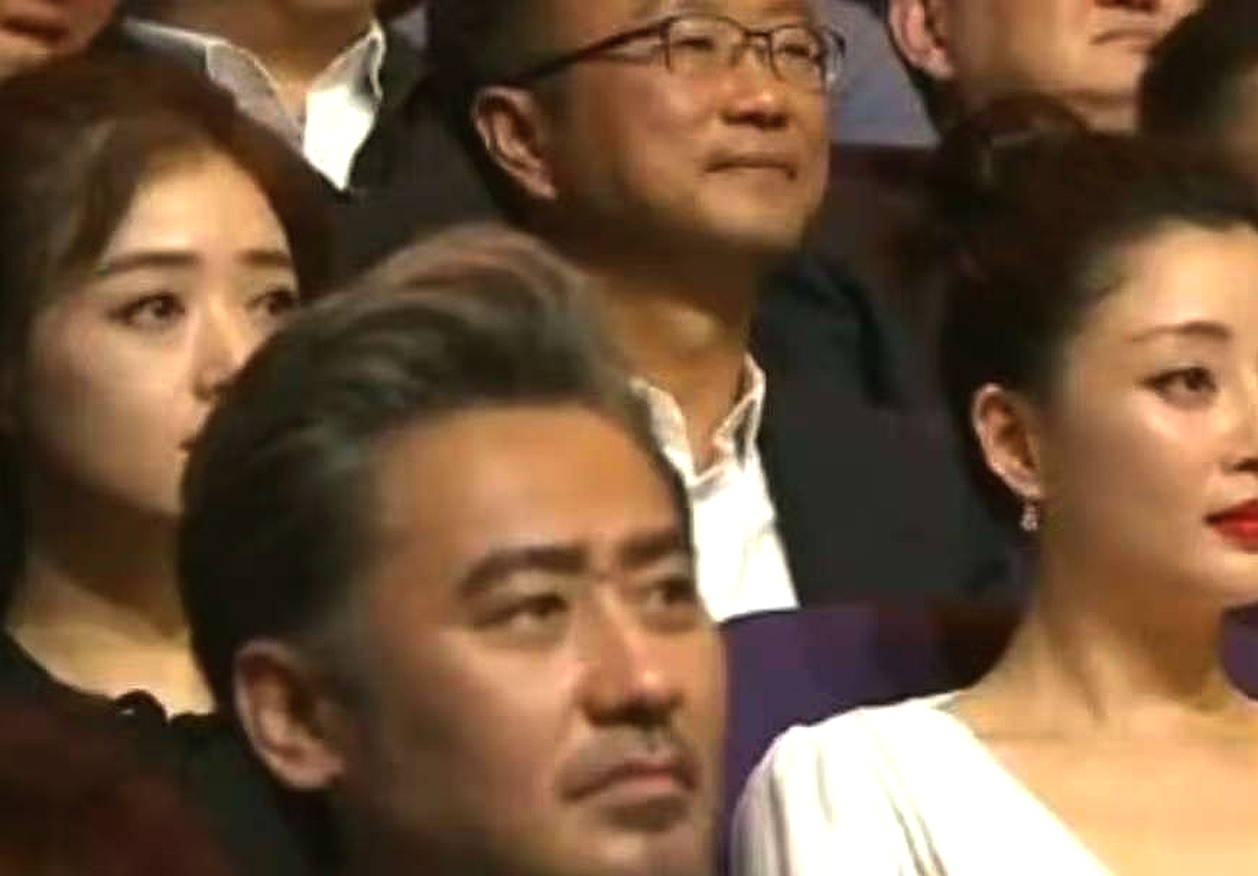 口红的重要性在这一刻得到了具象化