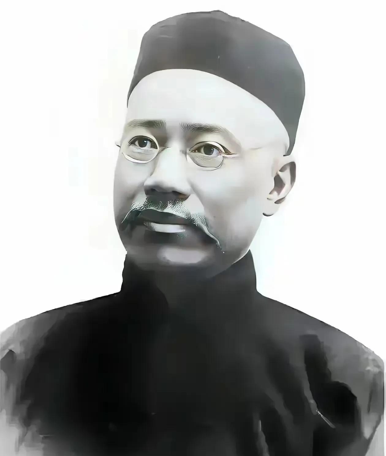 北大首任校长严复说：“物质的贫穷，能摧毁你一生的尊严，精神的贫穷却能耗尽你几世的