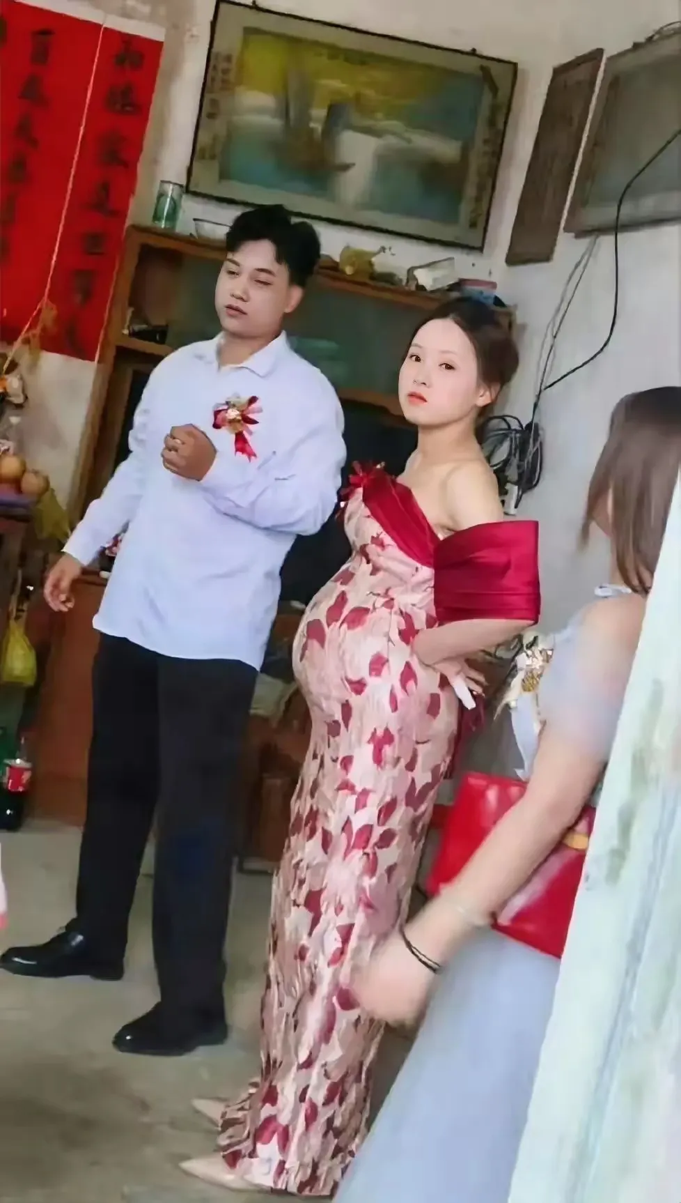 生米已煮成熟饭
婚礼不办也得办
事已发展到如今
由不得你说了算