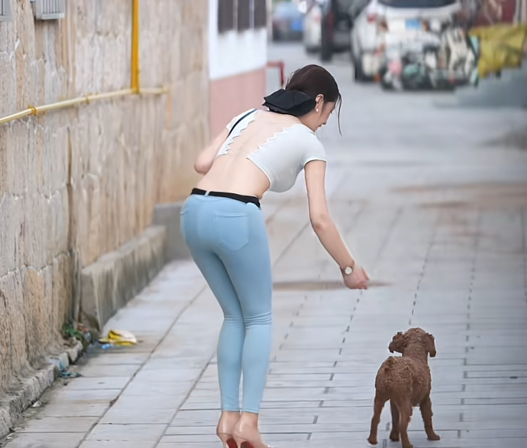 让你不要乱走 遇到这样的女邻居怎么办?