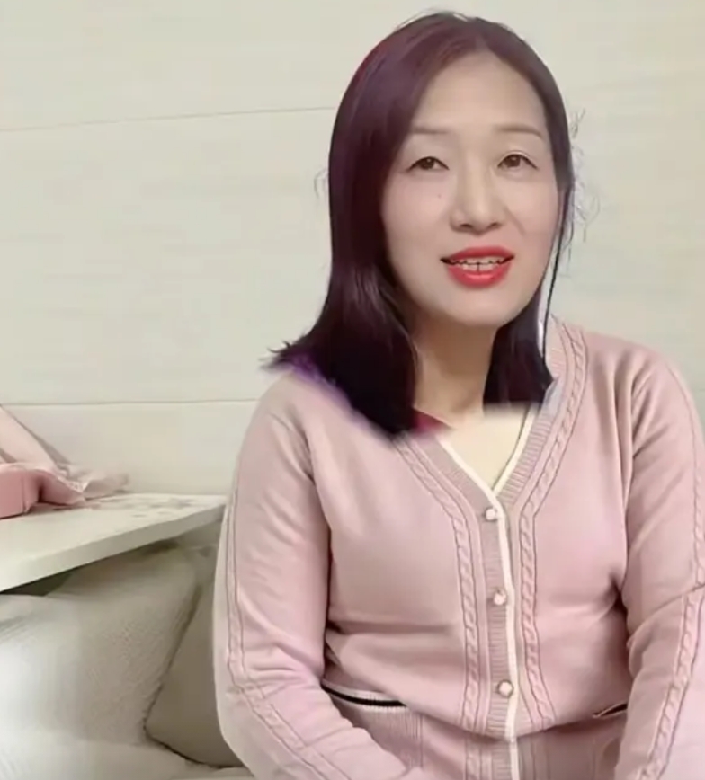 许健华天生的“锦鲤体质”，只可惜有人身在福中不知福！
当初谢岳是一个孤儿，在这样
