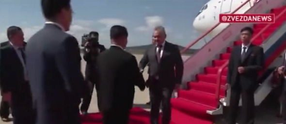 绍伊古去朝鲜见金正恩











简直了！俄罗斯国防部长绍伊古竟然跑去