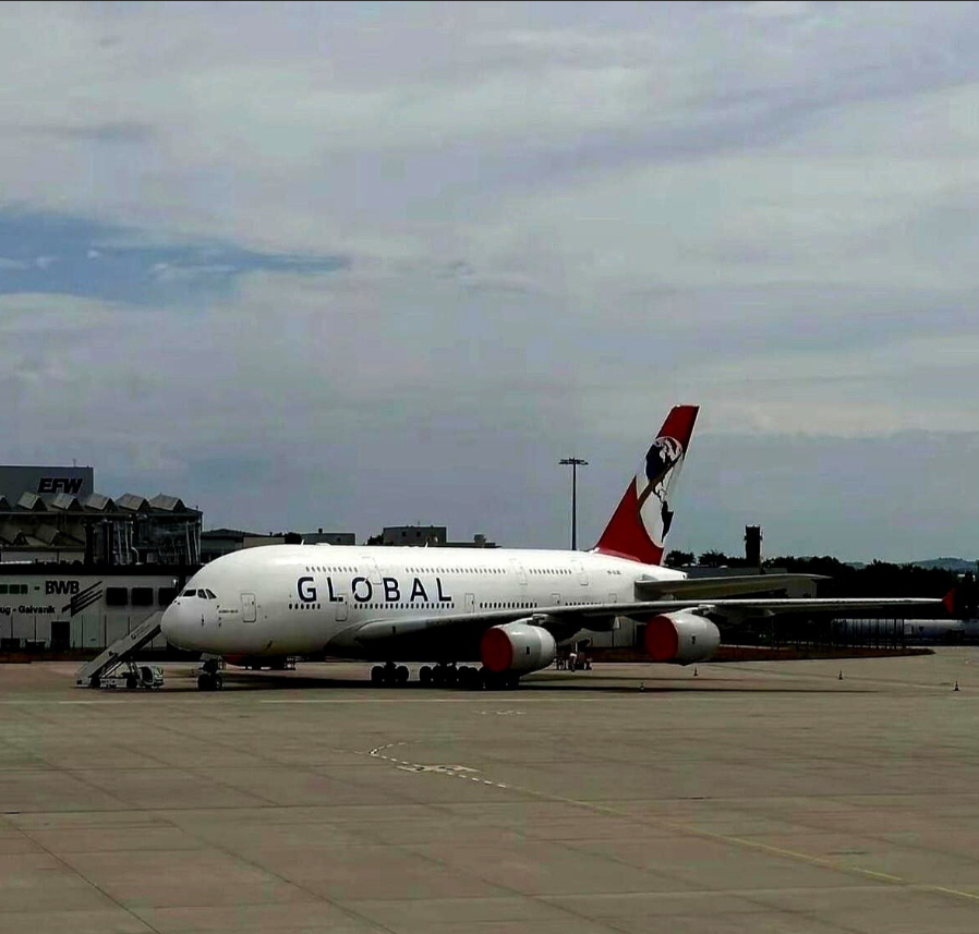 本年度最大的航空笑话。

英国环球航空买了南航退役的A380，今年5月开始运营，