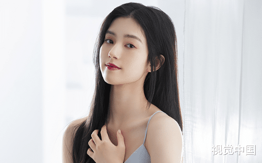 小奶狗学弟说为了报答我的恩情要对我负责，于是他将我堵在了后台...