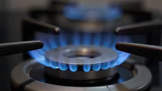 男子忘关火27天，锅烧干险酿大祸，曾收燃气提醒却仍未醒悟