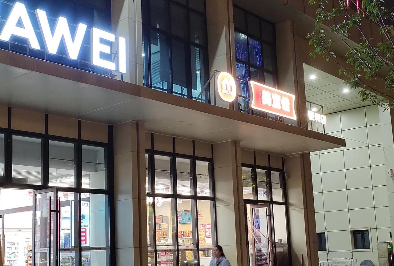 美宜佳开到太原来了？
今天偶然路过大南门，竟然发现了美宜佳便利店，这还是第一次在