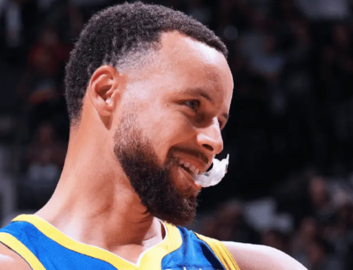 NBA常规赛，勇士以124-106战胜鹈鹕。
斯蒂芬-库里本场比赛首发登场28分